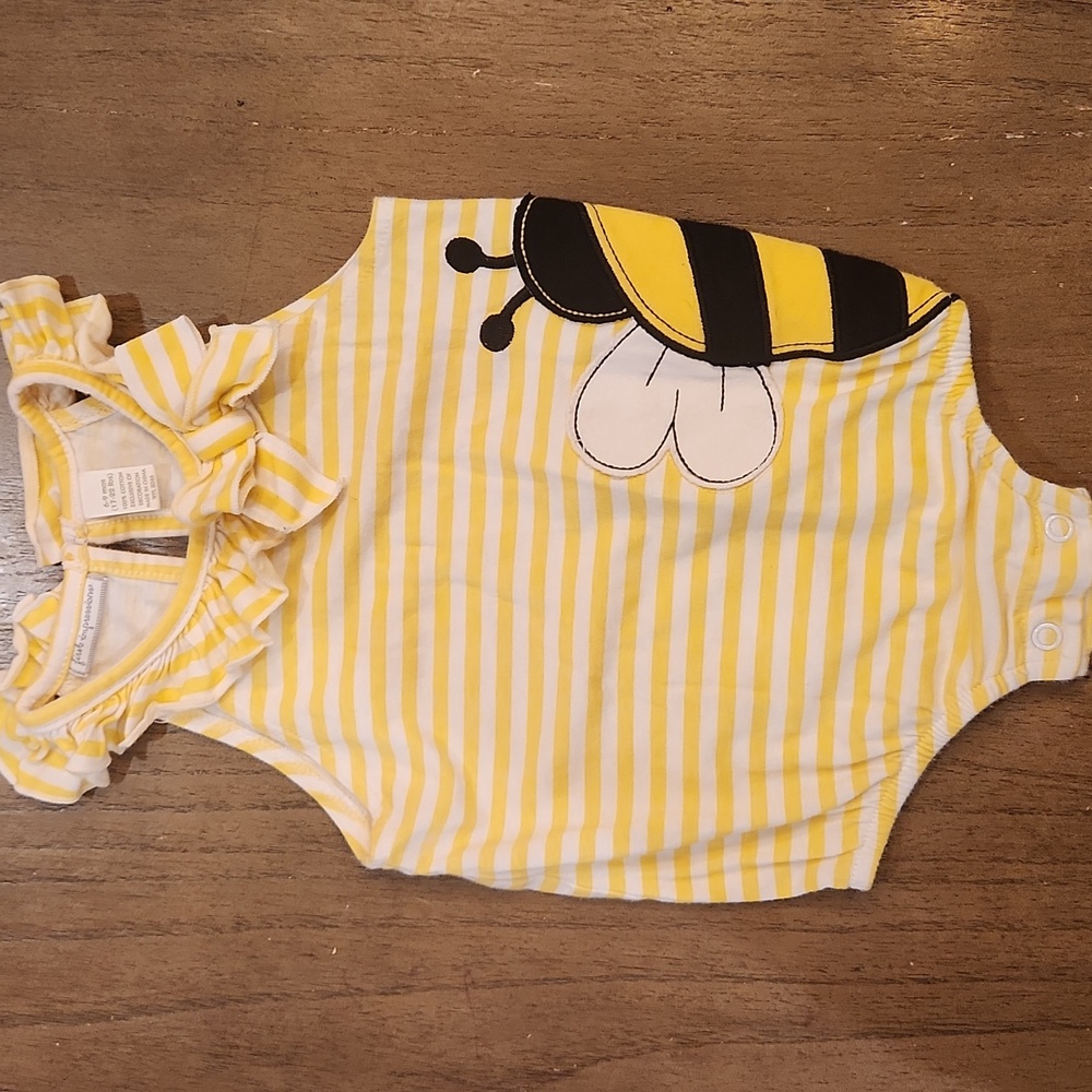 🐝🖤 💛bee 6-9m onsie💛🖤🐝